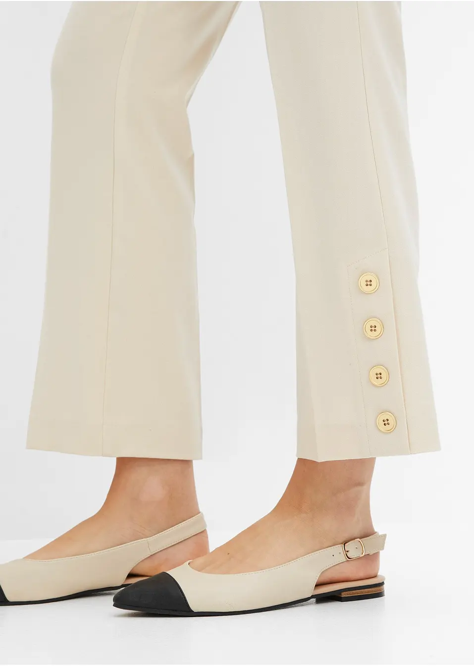 Pantalon met sierknopen   