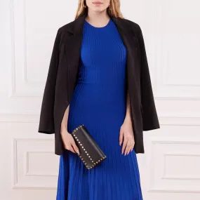 Valentino Garavani Zwarte kalfsleren portemonnee met iconische studs Black Dames